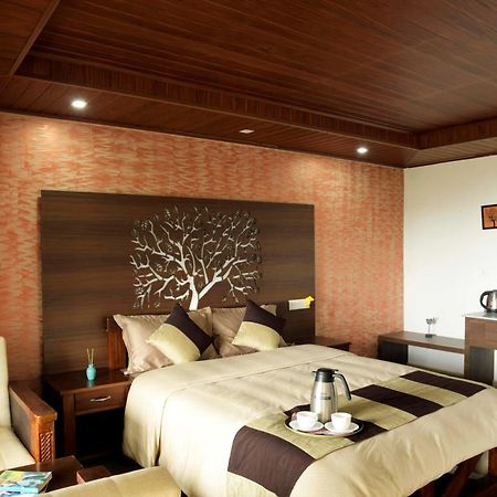 Stayvista At Talerock Inn Mountain View - Breakfast Included Valparai Exterior photo