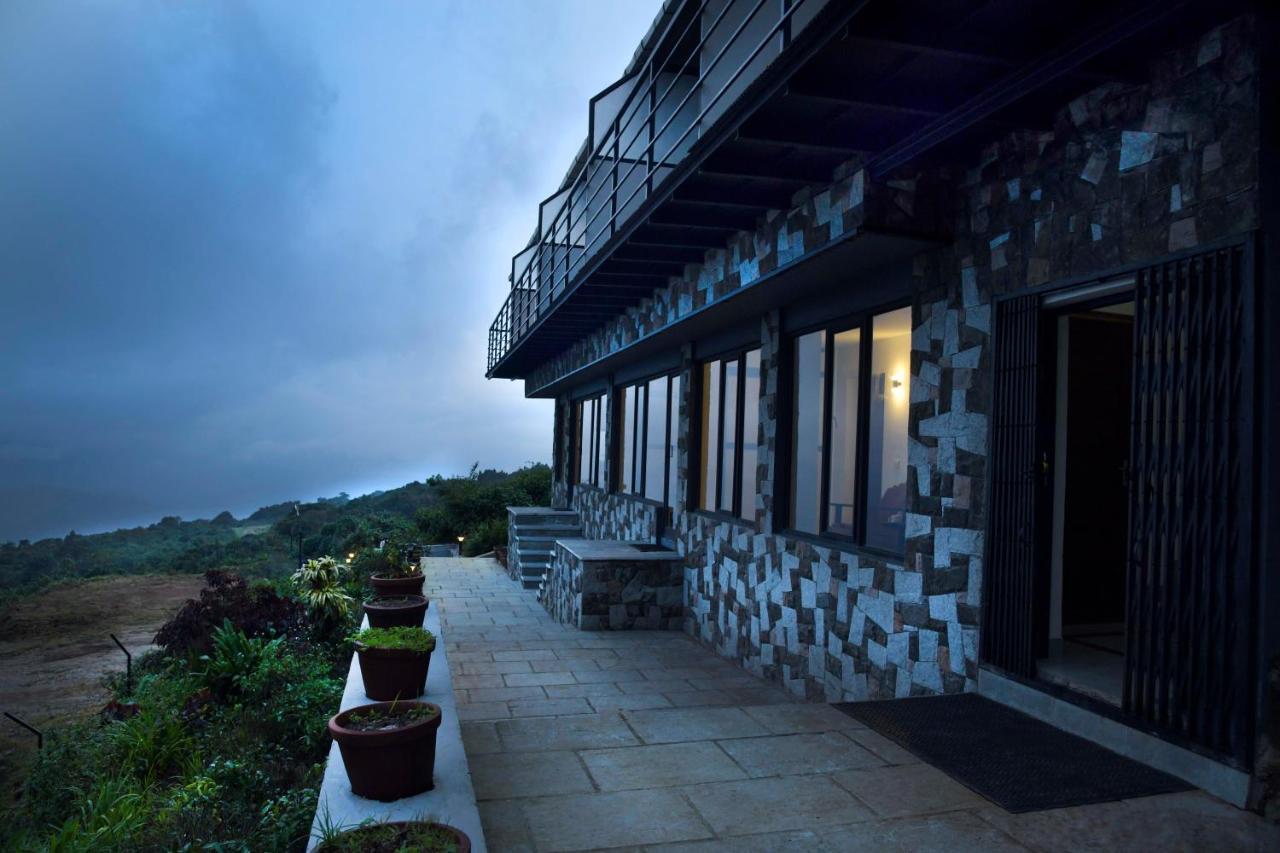 Stayvista At Talerock Inn Mountain View - Breakfast Included Valparai Exterior photo